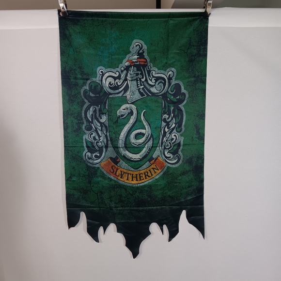 NWT Harry Potter Slytherin House Banner 27"×47.5" - Picture 4 of 5